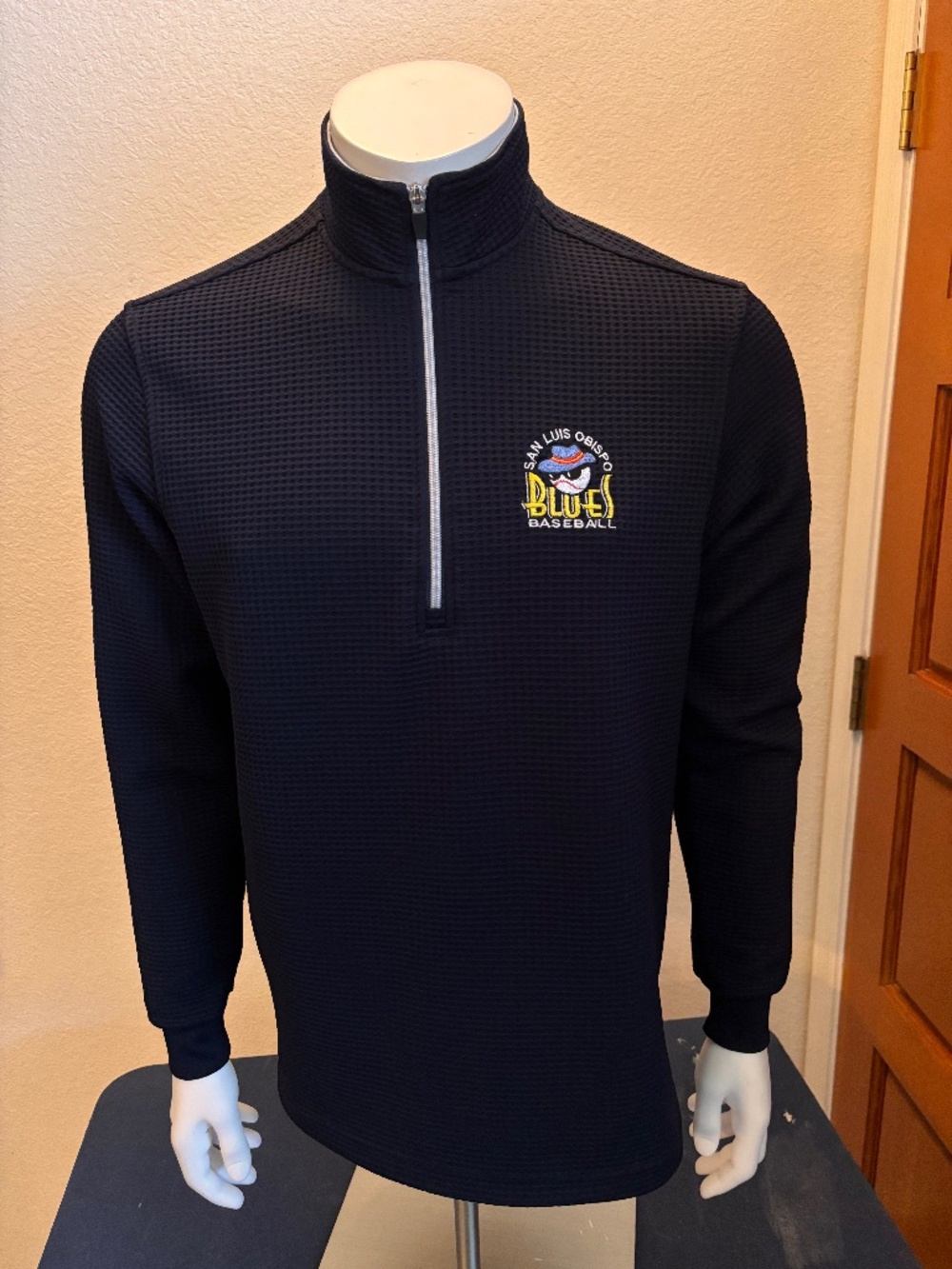 Nice mens medium Straight Down waffle quarter zip golf jacket with logo